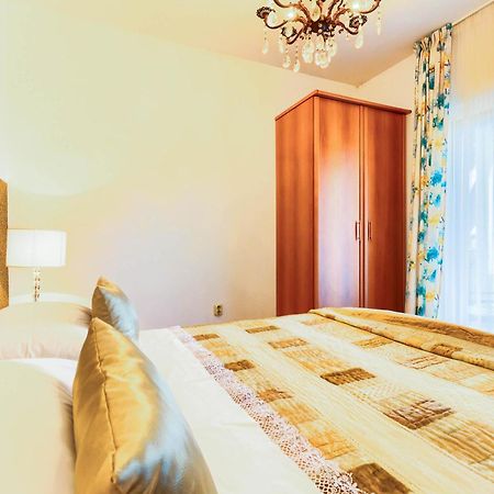 Family Friendly Seaside Apartments Rogoznica - 2010 Номер фото
