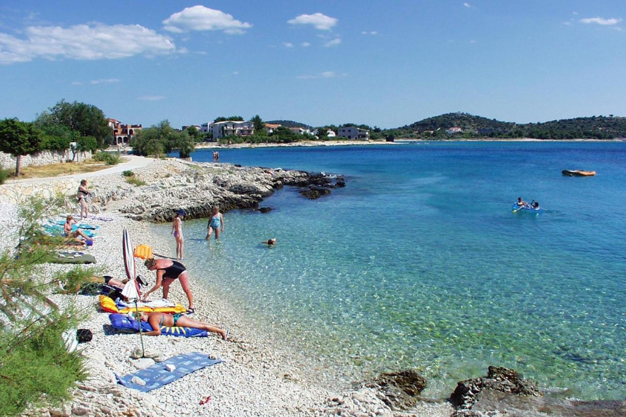 Family Friendly Seaside Apartments Rogoznica - 2010 Екстер'єр фото