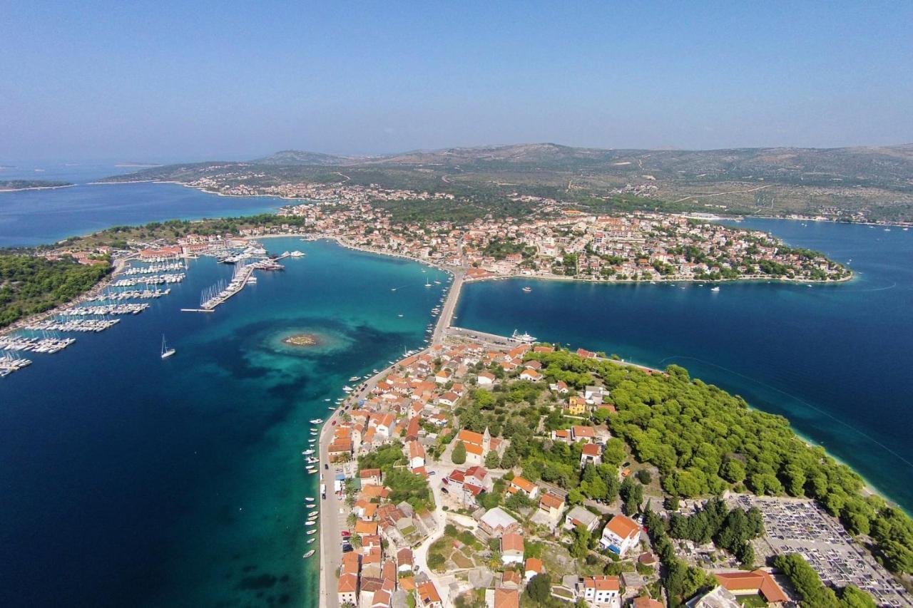 Family Friendly Seaside Apartments Rogoznica - 2010 Екстер'єр фото