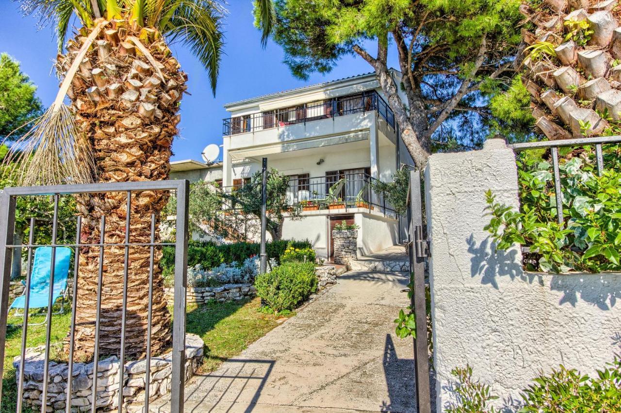 Family Friendly Seaside Apartments Rogoznica - 2010 Екстер'єр фото