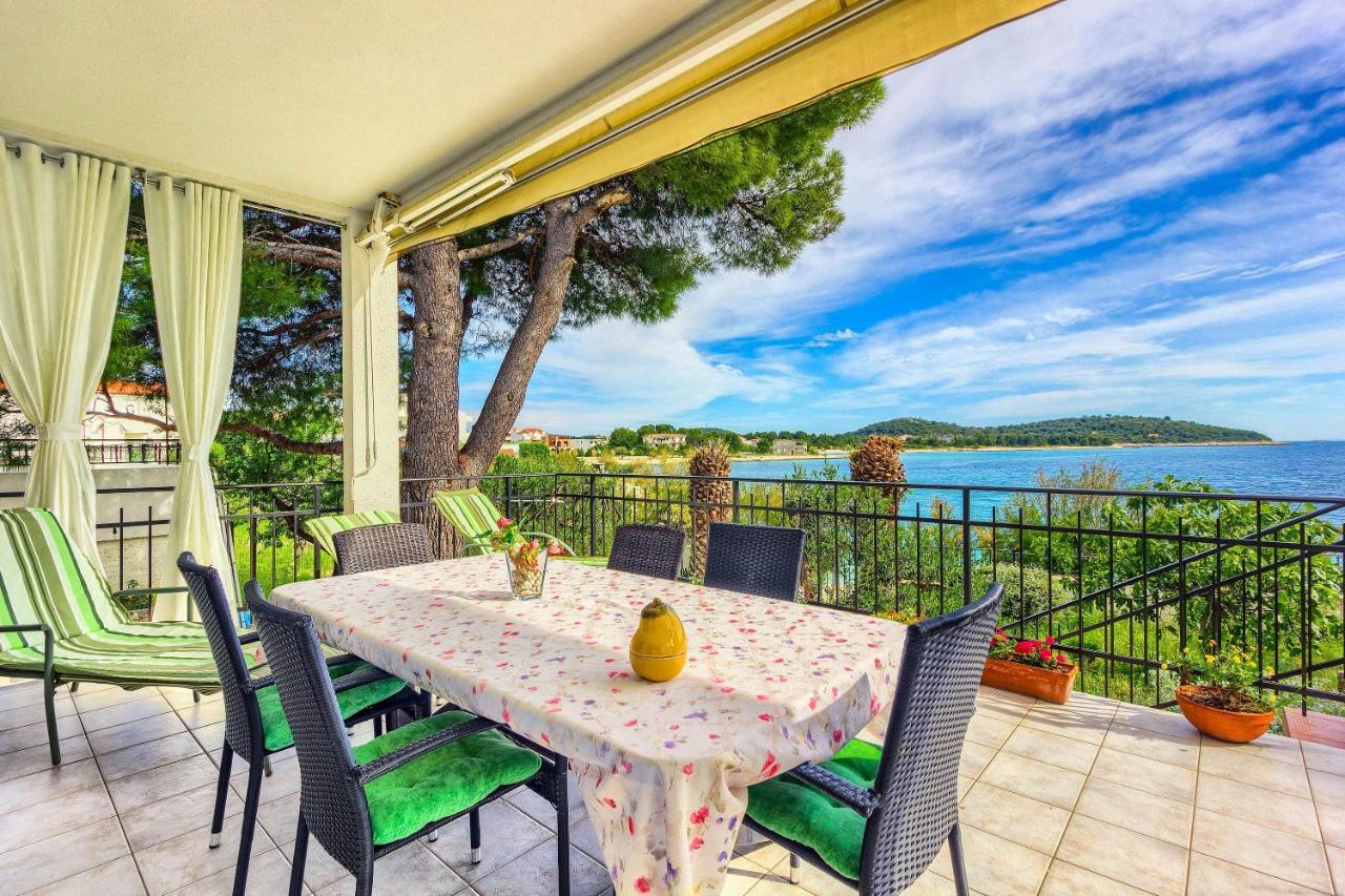 Family Friendly Seaside Apartments Rogoznica - 2010 Екстер'єр фото
