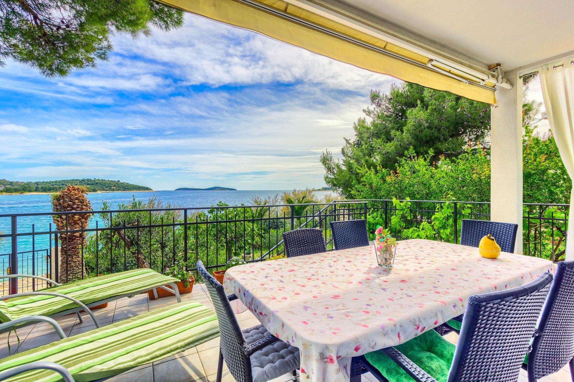 Family Friendly Seaside Apartments Rogoznica - 2010 Екстер'єр фото