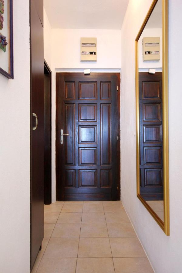 Family Friendly Seaside Apartments Rogoznica - 2010 Екстер'єр фото