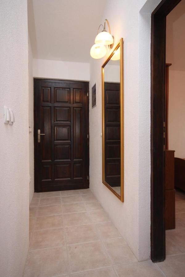 Family Friendly Seaside Apartments Rogoznica - 2010 Екстер'єр фото