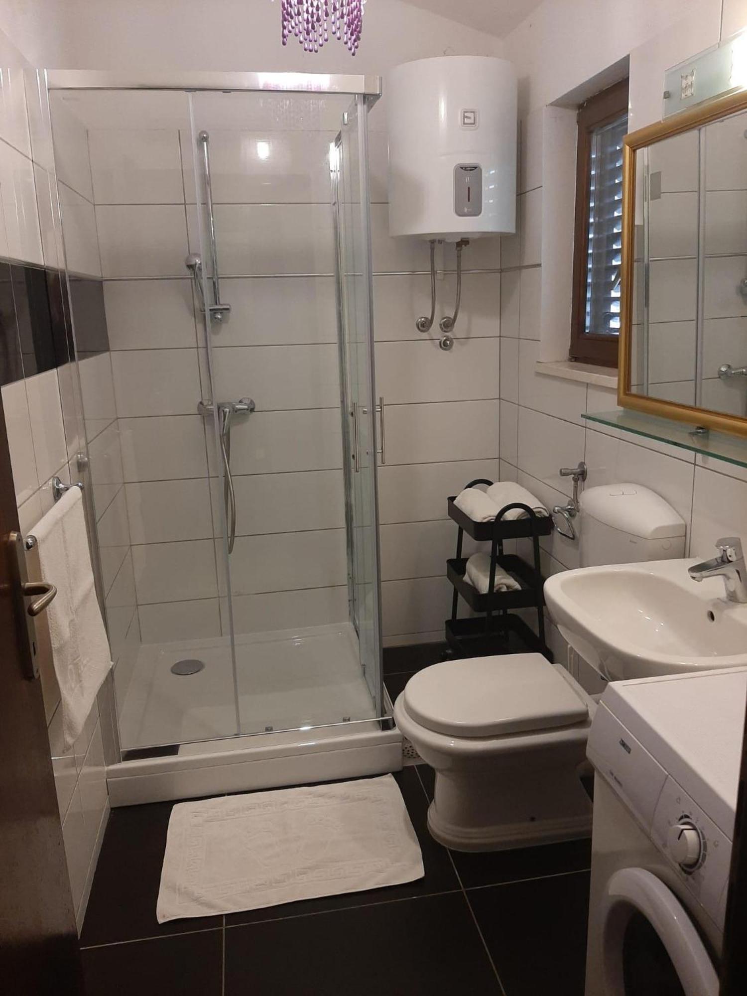 Family Friendly Seaside Apartments Rogoznica - 2010 Екстер'єр фото