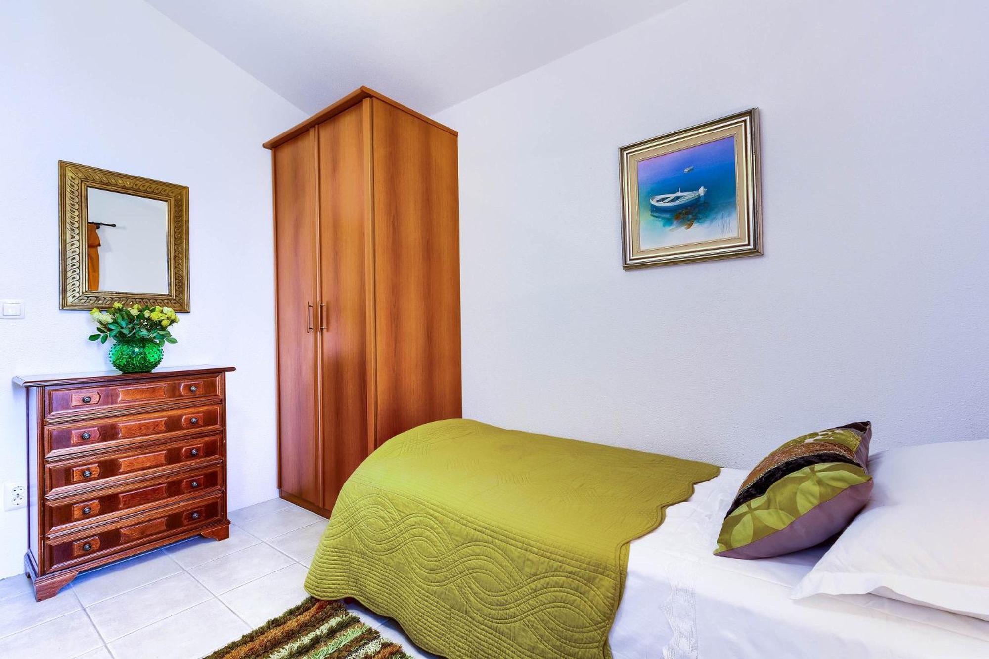 Family Friendly Seaside Apartments Rogoznica - 2010 Номер фото